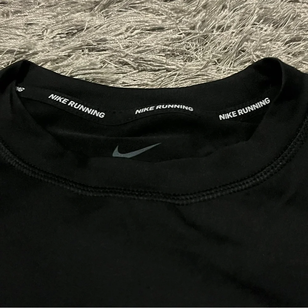 Nike Womens Element Long Sleeve Running Sweatshirt Size Small (CU3277-010) - Picture 3 of 6